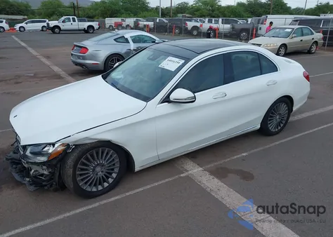 2016 Mercedes-Benz C 300 Luxury 4Matic из США, поврежденный, VIN 55SWF4KB7GU135484